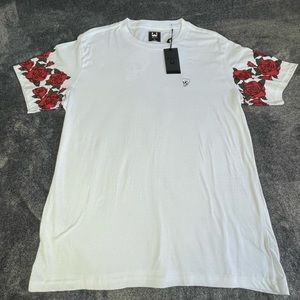 WXYZ Unisex Graphic Tee White Skulls And Roses  T-Shirt Size XL Short Sleeve New